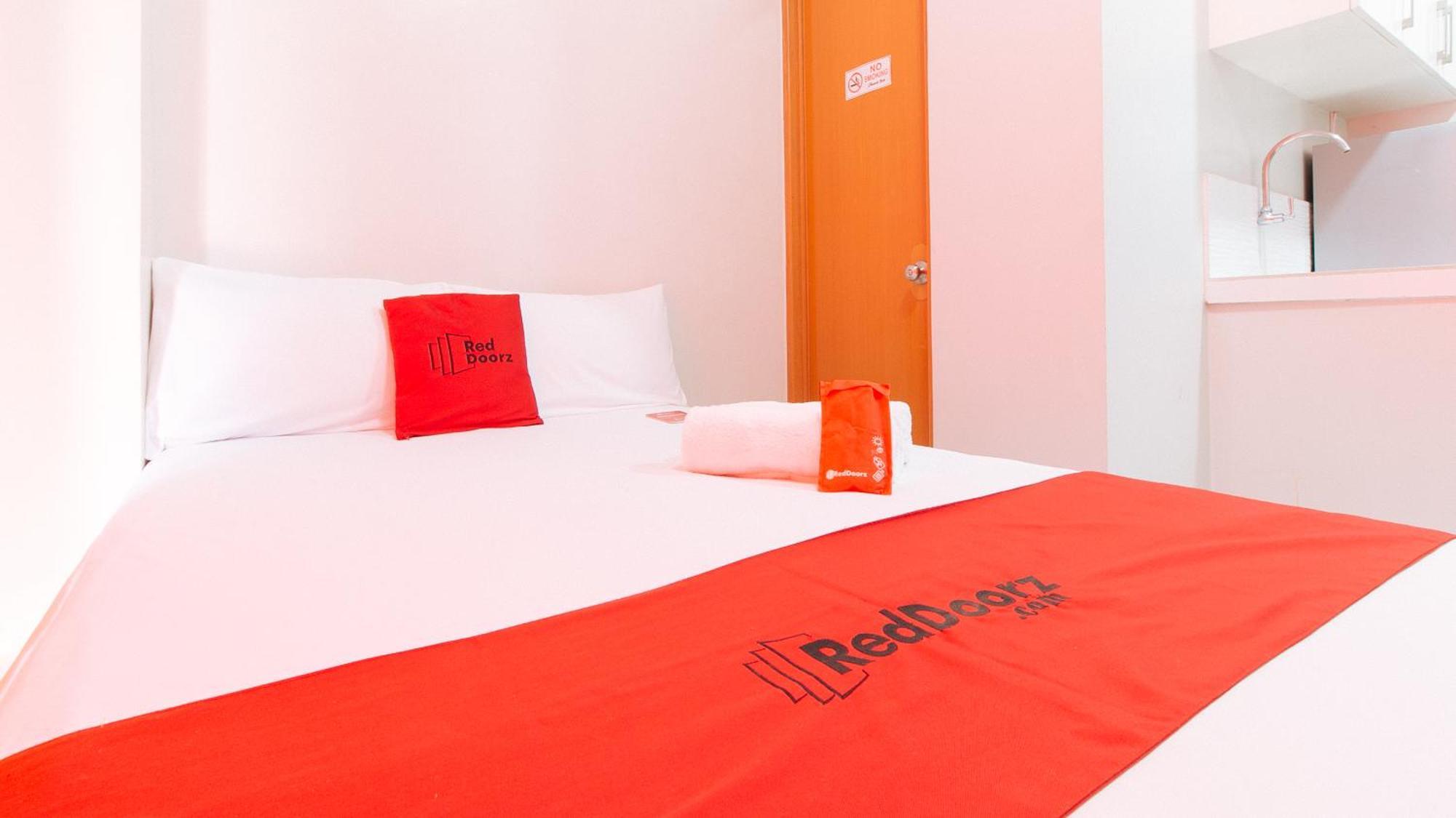 מלון Paranaque City Reddoorz Near Naia Terminal 1 מראה חיצוני תמונה
